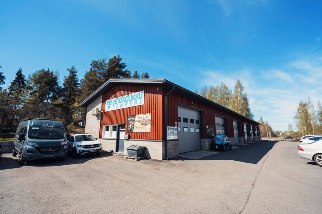 Vetokoukun asennus Tampereella ja Pirkanmaalla. Kuvassa Vetokoukku Tampereen toimipisteemme
